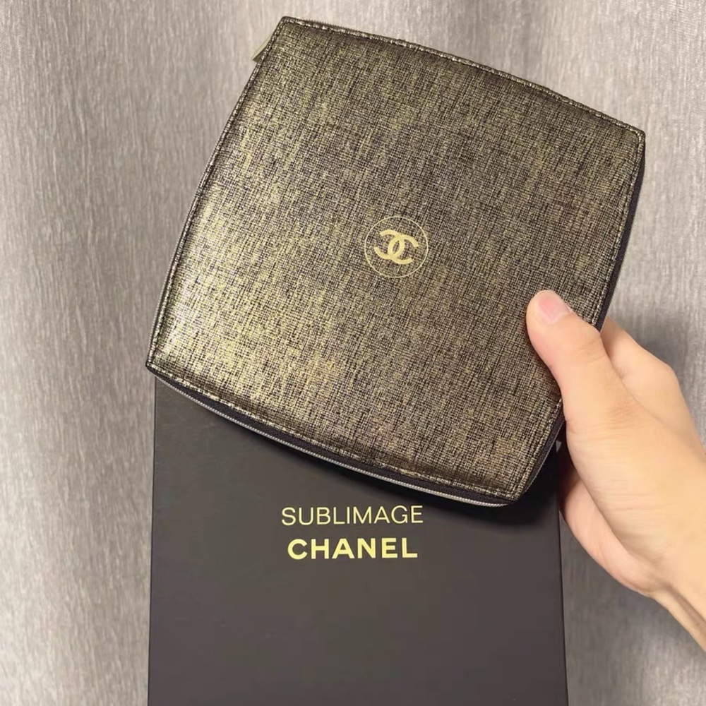 Chanel Makeup Compliments Sublimage Textured Gold Compact